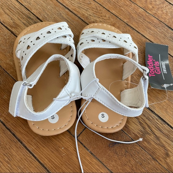 Swiggles toddler girls heart strappy sandals - Picture 9 of 9